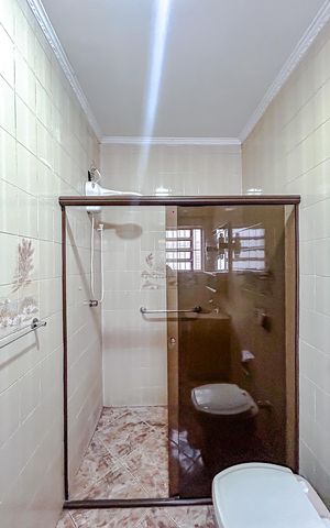 Casa à venda com 300m², 4 quartos e 4 vagasBanheiro da Suíte 2