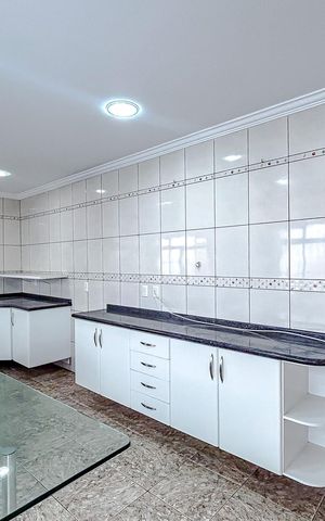 Casa à venda com 300m², 4 quartos e 4 vagasCozinha