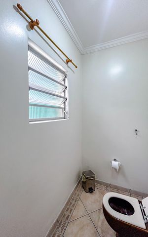 Casa à venda com 300m², 4 quartos e 4 vagasLavabo