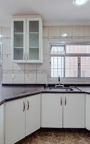 Casa à venda com 300m², 4 quartos e 4 vagasCozinha - Armários