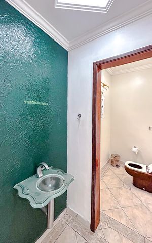 Casa à venda com 300m², 4 quartos e 4 vagasLavabo
