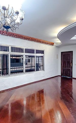 Casa à venda com 300m², 4 quartos e 4 vagasSala