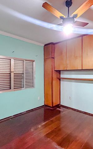 Casa à venda com 300m², 4 quartos e 4 vagasQuarto 3 - Suíte