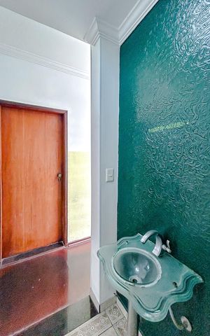 Casa à venda com 300m², 4 quartos e 4 vagasLavabo