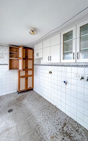 Casa à venda com 300m², 4 quartos e 4 vagasÁrea de Serviço
