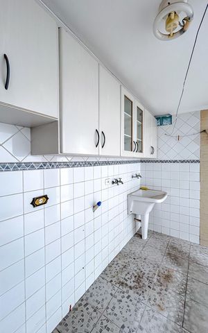 Casa à venda com 300m², 4 quartos e 4 vagasÁrea de Serviço