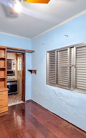 Casa à venda com 300m², 4 quartos e 4 vagasQuarto 2 - Suíte