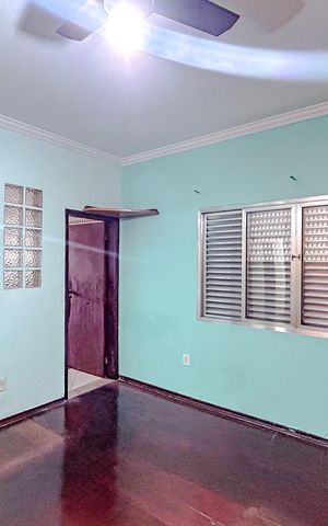 Casa à venda com 300m², 4 quartos e 4 vagasQuarto 3 - Suíte