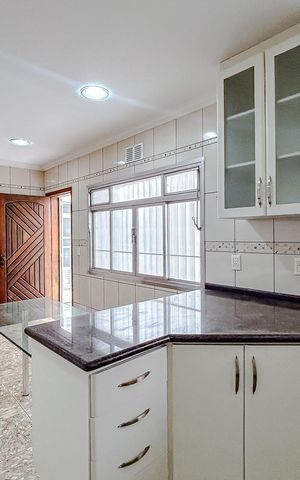 Casa à venda com 300m², 4 quartos e 4 vagasCozinha