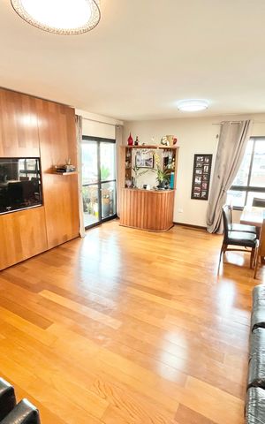 Apartamento à venda com 140m², 4 quartos e 2 vagas Apartamento à venda com 140m², 4 quartos e 2 vagasSala