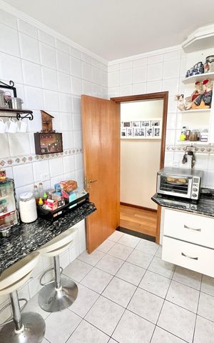 Apartamento à venda com 140m², 4 quartos e 2 vagas Apartamento à venda com 140m², 4 quartos e 2 vagasCozinha