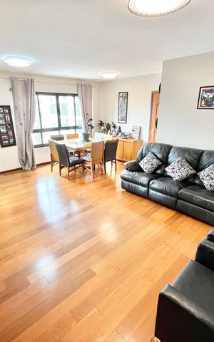 Apartamento à venda com 140m², 4 quartos e 2 vagas Apartamento à venda com 140m², 4 quartos e 2 vagasSala