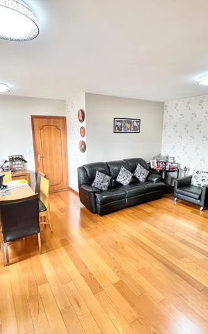 Apartamento à venda com 140m², 4 quartos e 2 vagas Apartamento à venda com 140m², 4 quartos e 2 vagasSala