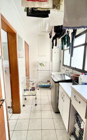 Apartamento à venda com 140m², 4 quartos e 2 vagas Apartamento à venda com 140m², 4 quartos e 2 vagasÁrea de Serviço