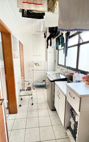 Apartamento à venda com 140m², 4 quartos e 2 vagas Apartamento à venda com 140m², 4 quartos e 2 vagasÁrea de Serviço