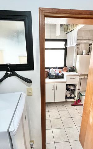Apartamento à venda com 140m², 4 quartos e 2 vagas Apartamento à venda com 140m², 4 quartos e 2 vagasQuarto de Serviço