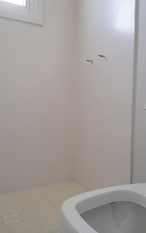 Apartamento à venda com 137m², 3 quartos e 2 vagasBanheiro da Suíte 2 e 3