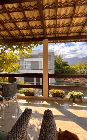Casa de condomínio para alugar com 400m², 4 quartos e 4 vagas Casa de condomínio para alugar com 400m², 4 quartos e 4 vagasVaranda (Segundo Andar)