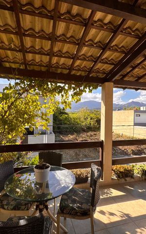 Casa de condomínio para alugar com 400m², 4 quartos e 4 vagas Casa de condomínio para alugar com 400m², 4 quartos e 4 vagasVaranda (Segundo Andar)