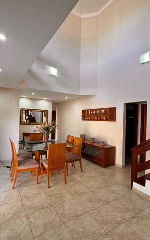 Casa de condomínio para alugar com 400m², 4 quartos e 4 vagas Casa de condomínio para alugar com 400m², 4 quartos e 4 vagasSala