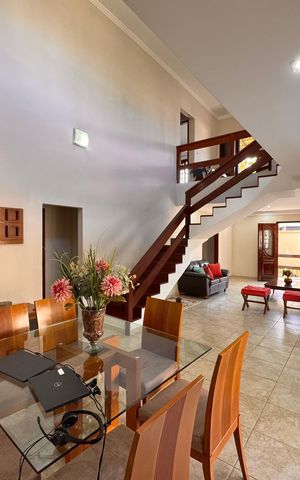 Casa de condomínio para alugar com 400m², 4 quartos e 4 vagas Casa de condomínio para alugar com 400m², 4 quartos e 4 vagasSala