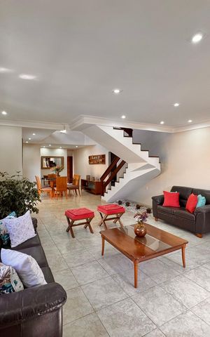 Casa de condomínio para alugar com 400m², 4 quartos e 4 vagas Casa de condomínio para alugar com 400m², 4 quartos e 4 vagasSala