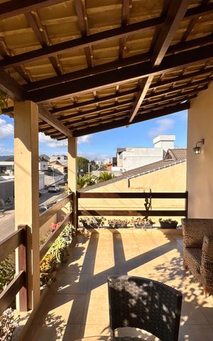 Casa de condomínio para alugar com 400m², 4 quartos e 4 vagas Casa de condomínio para alugar com 400m², 4 quartos e 4 vagasVaranda (Segundo Andar)
