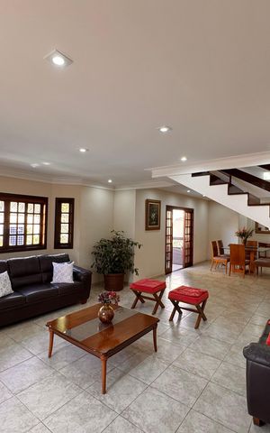 Casa de condomínio para alugar com 400m², 4 quartos e 4 vagas Casa de condomínio para alugar com 400m², 4 quartos e 4 vagasSala