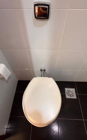 Casa de condomínio para alugar com 400m², 4 quartos e 4 vagas Casa de condomínio para alugar com 400m², 4 quartos e 4 vagasÁrea de Serviço - Banheiro