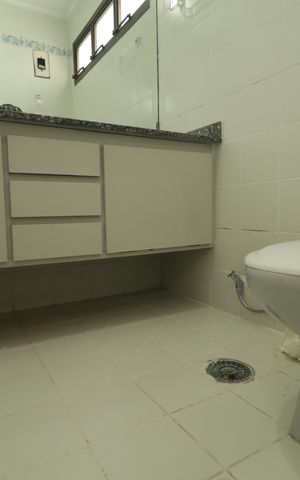 Apartamento à venda com 178m², 3 quartos e 3 vagasBanheiro da Suíte 1