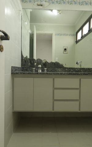 Apartamento à venda com 178m², 3 quartos e 3 vagasBanheiro da Suíte 1