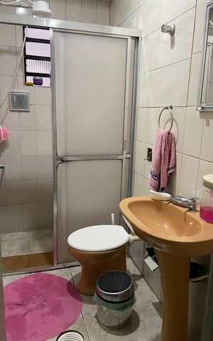 Casa à venda com 286m², 2 quartos e sem vaga Casa à venda com 286m², 2 quartos e sem vagaBanheiro