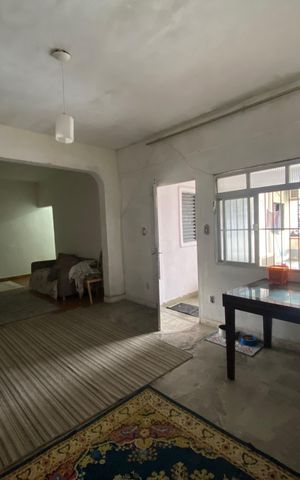 Casa à venda com 286m², 2 quartos e sem vaga Casa à venda com 286m², 2 quartos e sem vagaSala