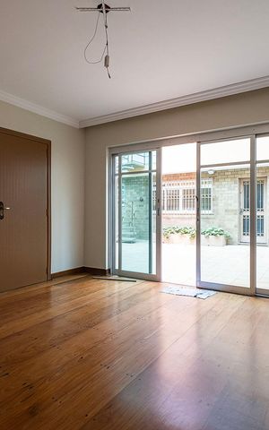 Casa para alugar com 371m², 3 quartos e 4 vagas Casa para alugar com 371m², 3 quartos e 4 vagasSala 2