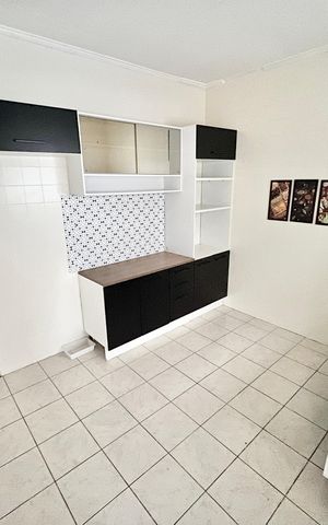 Casa à venda com 106m², 3 quartos e 1 vaga Casa à venda com 106m², 3 quartos e 1 vagaCozinha