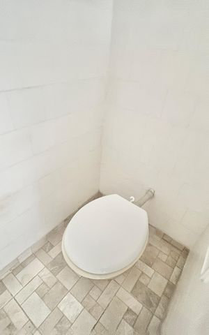 Casa à venda com 106m², 3 quartos e 1 vaga Casa à venda com 106m², 3 quartos e 1 vagaBanheiro de serviço