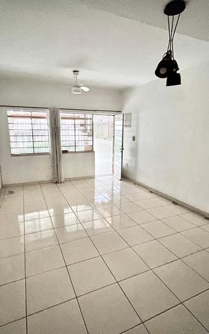 Casa à venda com 106m², 3 quartos e 1 vaga Casa à venda com 106m², 3 quartos e 1 vagaSala