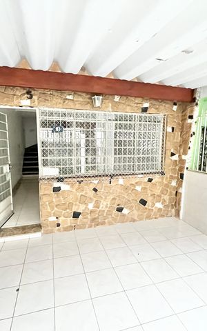Casa à venda com 106m², 3 quartos e 1 vaga Casa à venda com 106m², 3 quartos e 1 vagaGaragem