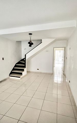 Casa à venda com 106m², 3 quartos e 1 vaga Casa à venda com 106m², 3 quartos e 1 vagaSala