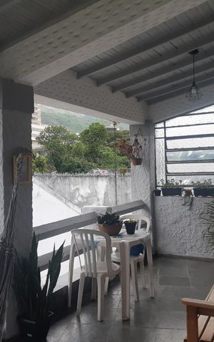 Casa à venda com 320m², 3 quartos e 1 vaga Casa à venda com 320m², 3 quartos e 1 vagaÁrea externa