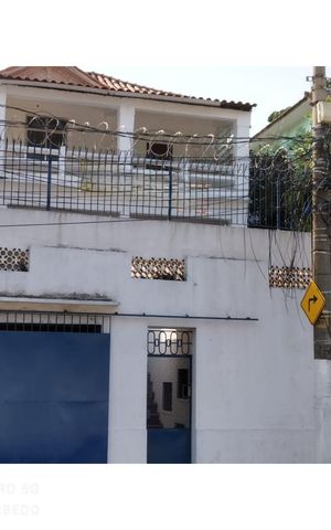 Casa à venda com 320m², 3 quartos e 1 vaga Casa à venda com 320m², 3 quartos e 1 vagaFachada