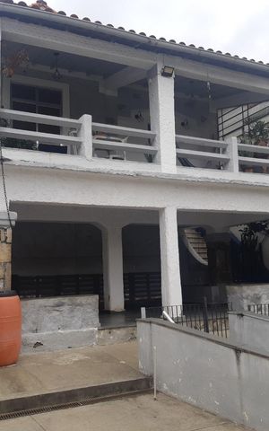 Casa à venda com 320m², 3 quartos e 1 vaga Casa à venda com 320m², 3 quartos e 1 vagaÁrea externa