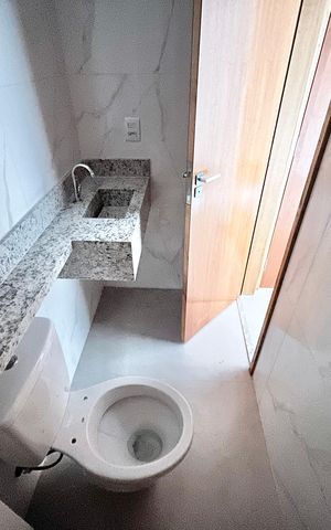 Apartamento à venda com 45m², 2 quartos e 1 vaga Apartamento à venda com 45m², 2 quartos e 1 vagaBanheiro da Suíte 2