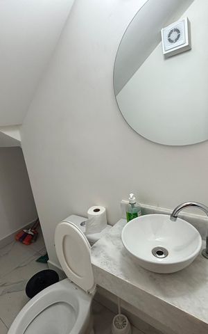 Casa à venda com 125m², 3 quartos e 2 vagas Casa à venda com 125m², 3 quartos e 2 vagasLavabo