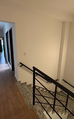 Casa à venda com 125m², 3 quartos e 2 vagas Casa à venda com 125m², 3 quartos e 2 vagasCorredor