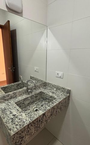 Casa à venda com 125m², 3 quartos e 2 vagas Casa à venda com 125m², 3 quartos e 2 vagasBanheiro da Suíte 2