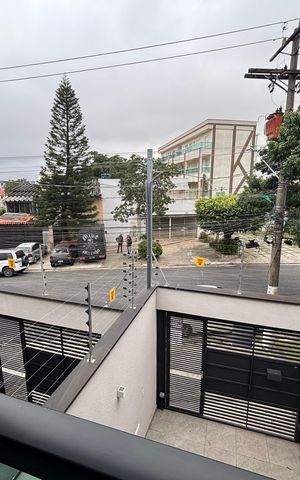 Casa à venda com 125m², 3 quartos e 2 vagas Casa à venda com 125m², 3 quartos e 2 vagasVaranda