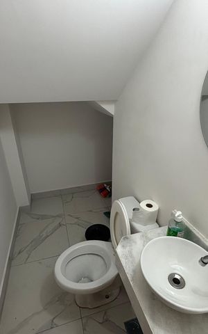 Casa à venda com 125m², 3 quartos e 2 vagas Casa à venda com 125m², 3 quartos e 2 vagasLavabo