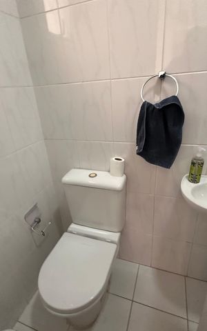 Casa de condomínio à venda com 240m², 4 quartos e 3 vagas Casa de condomínio à venda com 240m², 4 quartos e 3 vagasBanheiro de serviço
