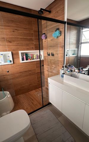Casa de condomínio à venda com 240m², 4 quartos e 3 vagas Casa de condomínio à venda com 240m², 4 quartos e 3 vagasBanheiro suíte